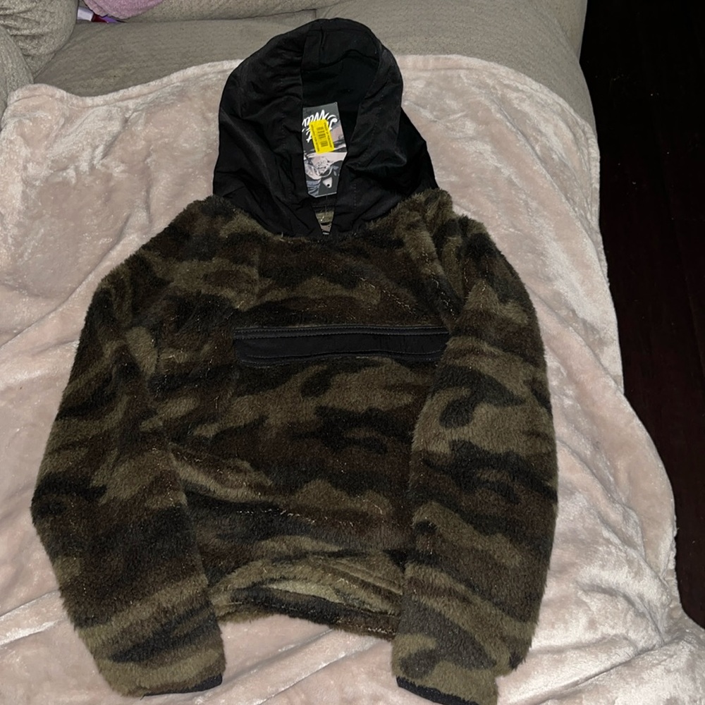 First wave camo sherpa pullover